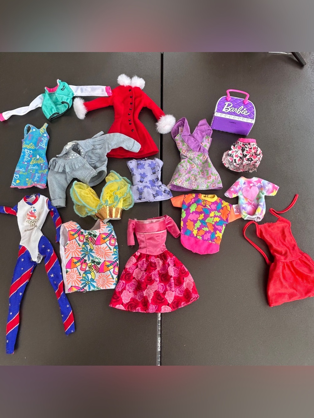 lot of Barbie and unbranded doll clothes - Picture 4 of 10